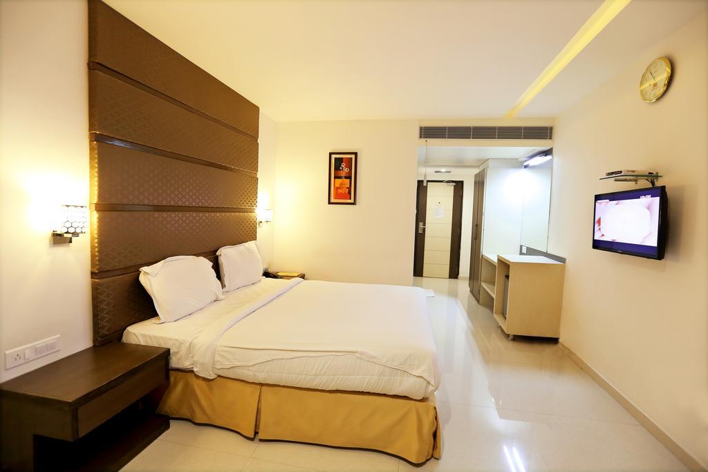 Hotel Sitara Grand Miyapur Hyderabad Exteriör bild
