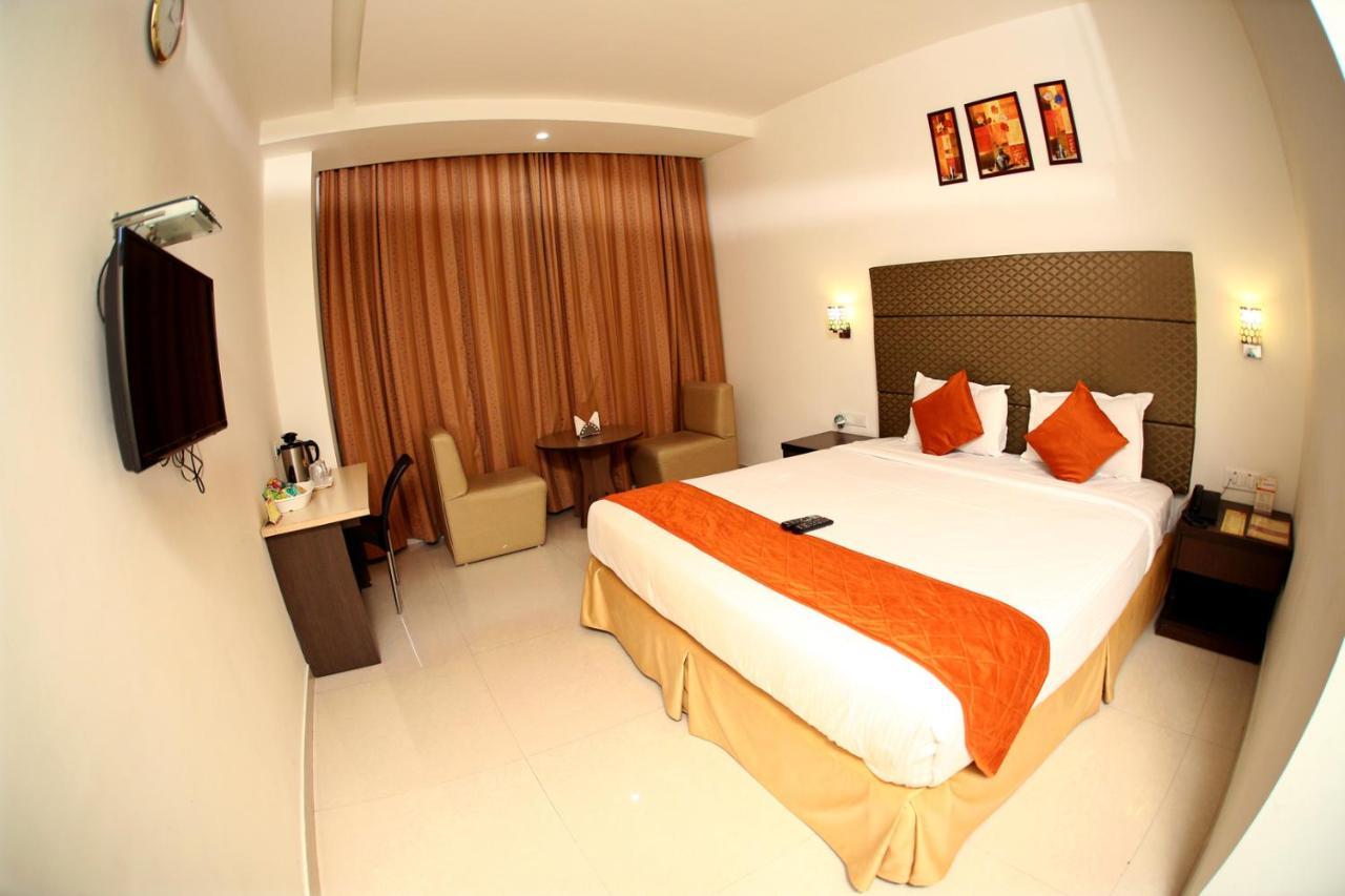 Hotel Sitara Grand Miyapur Hyderabad Exteriör bild