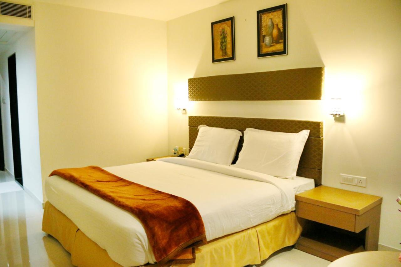 Hotel Sitara Grand Miyapur Hyderabad Exteriör bild