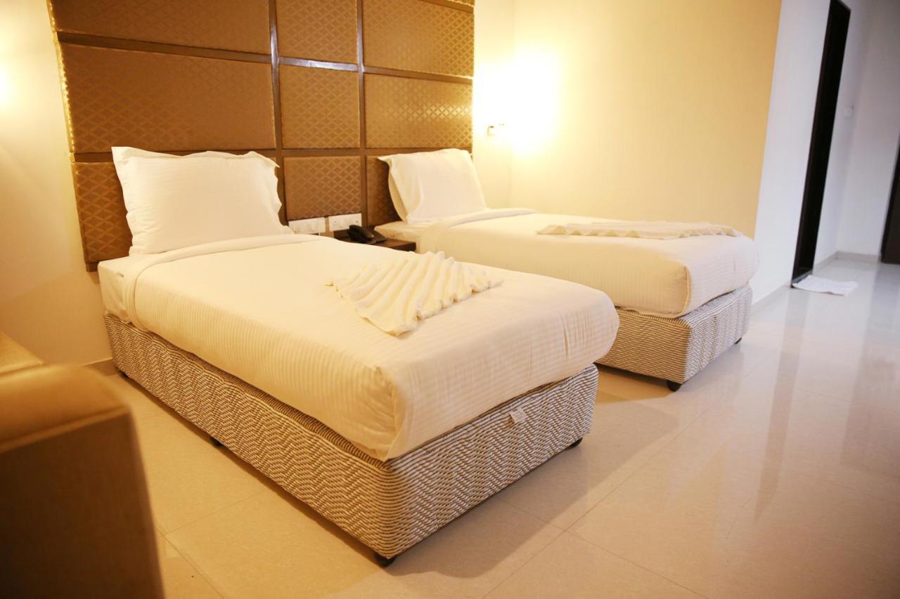 Hotel Sitara Grand Miyapur Hyderabad Exteriör bild
