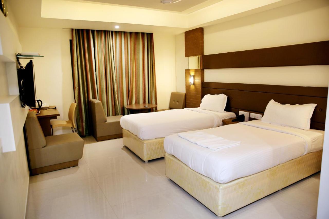 Hotel Sitara Grand Miyapur Hyderabad Exteriör bild