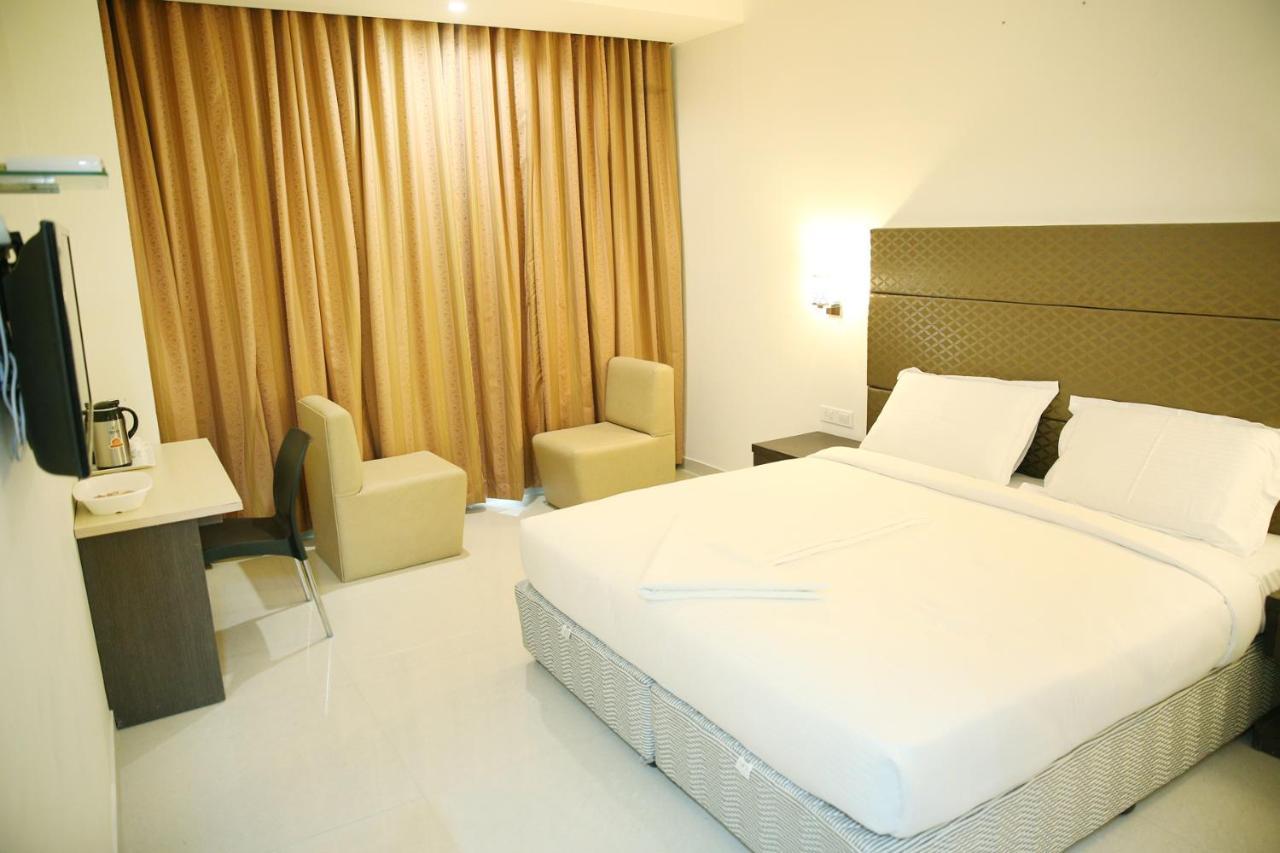 Hotel Sitara Grand Miyapur Hyderabad Exteriör bild
